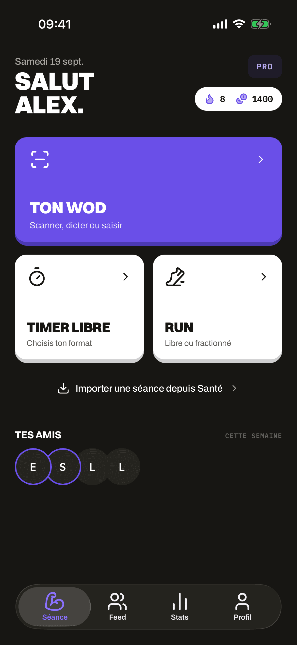 L’accueil de Yskorr, en sombre : « Salut Alex. », la porte violette Ton WOD (scanner, dicter ou saisir), Timer libre (choisis ton format) et Run (libre ou fractionné), l’import d’une séance depuis Santé, puis tes amis cette semaine.